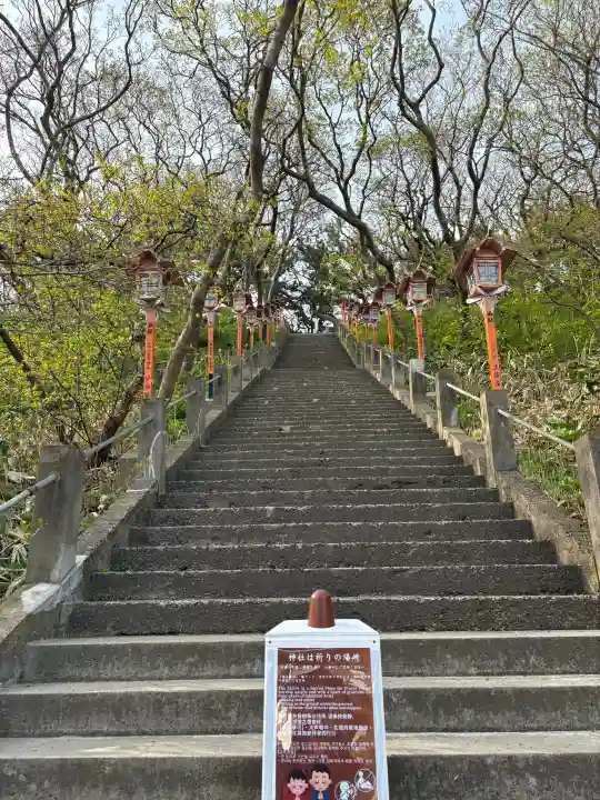 高山稲荷神社の{uncategorized: "未分類", other: "その他", undefined: "問題あり", building: "その他建物", grave: "お墓", sacred_gate: "鳥居", guardian: "狛犬", statue: "像", buddha: "仏像", history: "歴史", nature: "自然", garden: "庭園", animal: "動物", pagoda: "塔", temizu: "手水舎", mountain_gate: "山門・神門", sanctuary: "本殿・本堂", subordinate: "末社・摂社", art: "芸術", scenery: "景色", jizo: "地蔵", ema: "絵馬", goshuin: "御朱印", omikuji: "おみくじ", items: "授与品その他", amulet: "お守り", goshuincho: "御朱印帳", eats: "食事", festival: "お祭り", votive_dance: "神楽", shichigosan: "七五三参", wedding: "結婚式", experience: "体験その他", initially: "初詣", around: "周辺", anti_infection: "感染症対策"}