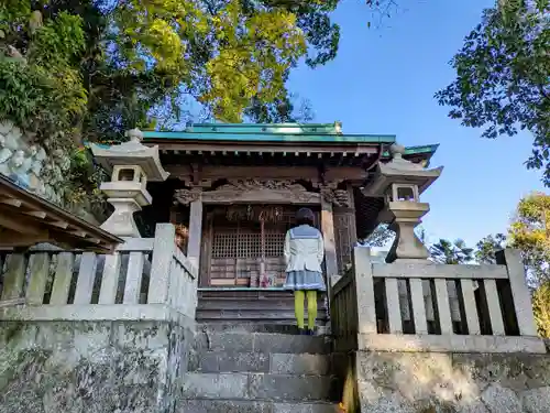 鞍佐里神社の本殿