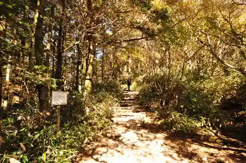 石鎚神社頂上社の周辺