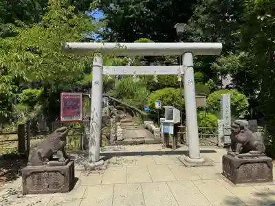 鳩森八幡神社の{uncategorized: "未分類", other: "その他", undefined: "問題あり", building: "その他建物", grave: "お墓", sacred_gate: "鳥居", guardian: "狛犬", statue: "像", buddha: "仏像", history: "歴史", nature: "自然", garden: "庭園", animal: "動物", pagoda: "塔", temizu: "手水舎", mountain_gate: "山門・神門", sanctuary: "本殿・本堂", subordinate: "末社・摂社", art: "芸術", scenery: "景色", jizo: "地蔵", ema: "絵馬", goshuin: "御朱印", omikuji: "おみくじ", items: "授与品その他", amulet: "お守り", goshuincho: "御朱印帳", eats: "食事", festival: "お祭り", votive_dance: "神楽", shichigosan: "七五三参", wedding: "結婚式", experience: "体験その他", initially: "初詣", around: "周辺", anti_infection: "感染症対策"}