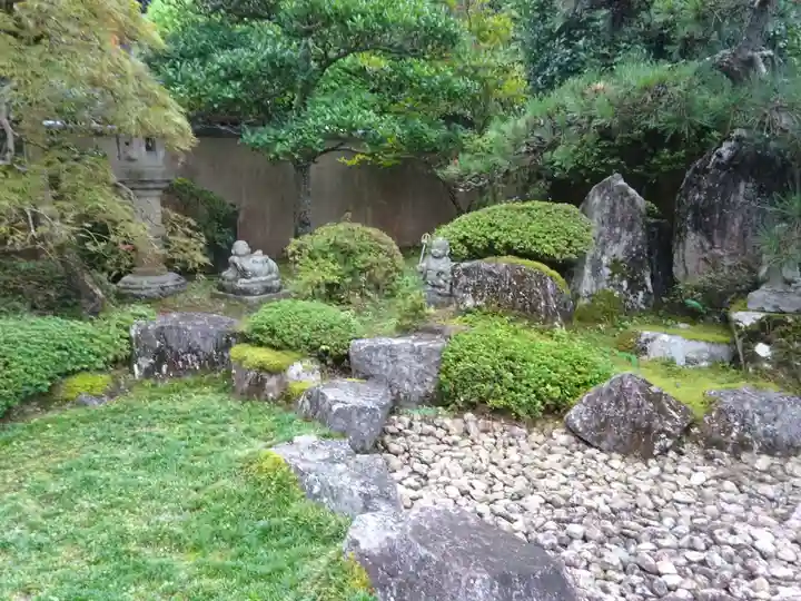 法妙寺の庭園