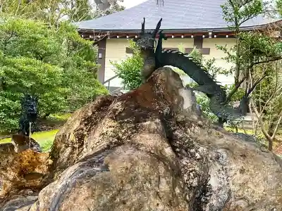 越中一宮 髙瀬神社の{uncategorized: "未分類", other: "その他", undefined: "問題あり", building: "その他建物", grave: "お墓", sacred_gate: "鳥居", guardian: "狛犬", statue: "像", buddha: "仏像", history: "歴史", nature: "自然", garden: "庭園", animal: "動物", pagoda: "塔", temizu: "手水舎", mountain_gate: "山門・神門", sanctuary: "本殿・本堂", subordinate: "末社・摂社", art: "芸術", scenery: "景色", jizo: "地蔵", ema: "絵馬", goshuin: "御朱印", omikuji: "おみくじ", items: "授与品その他", amulet: "お守り", goshuincho: "御朱印帳", eats: "食事", festival: "お祭り", votive_dance: "神楽", shichigosan: "七五三参", wedding: "結婚式", experience: "体験その他", initially: "初詣", around: "周辺", anti_infection: "感染症対策"}