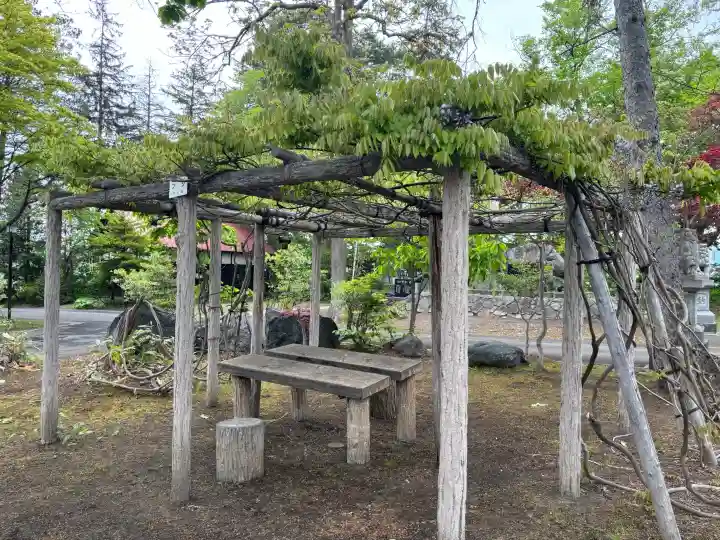 岩見澤神社の{uncategorized: "未分類", other: "その他", undefined: "問題あり", building: "その他建物", grave: "お墓", sacred_gate: "鳥居", guardian: "狛犬", statue: "像", buddha: "仏像", history: "歴史", nature: "自然", garden: "庭園", animal: "動物", pagoda: "塔", temizu: "手水舎", mountain_gate: "山門・神門", sanctuary: "本殿・本堂", subordinate: "末社・摂社", art: "芸術", scenery: "景色", jizo: "地蔵", ema: "絵馬", goshuin: "御朱印", omikuji: "おみくじ", items: "授与品その他", amulet: "お守り", goshuincho: "御朱印帳", eats: "食事", festival: "お祭り", votive_dance: "神楽", shichigosan: "七五三参", wedding: "結婚式", experience: "体験その他", initially: "初詣", around: "周辺", anti_infection: "感染症対策"}