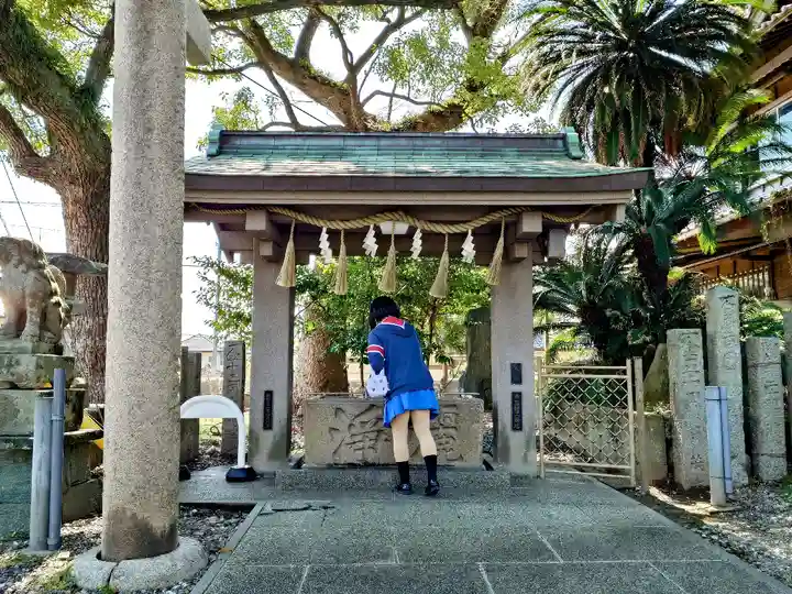 津田八幡神社の手水舎