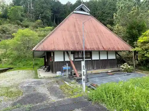 元龍寺の{uncategorized: "未分類", other: "その他", undefined: "問題あり", building: "その他建物", grave: "お墓", sacred_gate: "鳥居", guardian: "狛犬", statue: "像", buddha: "仏像", history: "歴史", nature: "自然", garden: "庭園", animal: "動物", pagoda: "塔", temizu: "手水舎", mountain_gate: "山門・神門", sanctuary: "本殿・本堂", subordinate: "末社・摂社", art: "芸術", scenery: "景色", jizo: "地蔵", ema: "絵馬", goshuin: "御朱印", omikuji: "おみくじ", items: "授与品その他", amulet: "お守り", goshuincho: "御朱印帳", eats: "食事", festival: "お祭り", votive_dance: "神楽", shichigosan: "七五三参", wedding: "結婚式", experience: "体験その他", initially: "初詣", around: "周辺", anti_infection: "感染症対策"}
