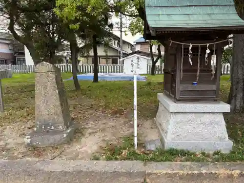 泊神社の{uncategorized: "未分類", other: "その他", undefined: "問題あり", building: "その他建物", grave: "お墓", sacred_gate: "鳥居", guardian: "狛犬", statue: "像", buddha: "仏像", history: "歴史", nature: "自然", garden: "庭園", animal: "動物", pagoda: "塔", temizu: "手水舎", mountain_gate: "山門・神門", sanctuary: "本殿・本堂", subordinate: "末社・摂社", art: "芸術", scenery: "景色", jizo: "地蔵", ema: "絵馬", goshuin: "御朱印", omikuji: "おみくじ", items: "授与品その他", amulet: "お守り", goshuincho: "御朱印帳", eats: "食事", festival: "お祭り", votive_dance: "神楽", shichigosan: "七五三参", wedding: "結婚式", experience: "体験その他", initially: "初詣", around: "周辺", anti_infection: "感染症対策"}