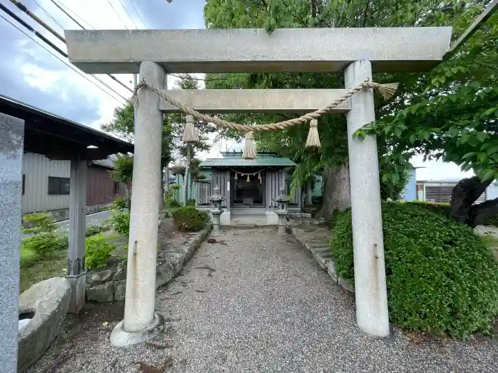 野村神社の{uncategorized: "未分類", other: "その他", undefined: "問題あり", building: "その他建物", grave: "お墓", sacred_gate: "鳥居", guardian: "狛犬", statue: "像", buddha: "仏像", history: "歴史", nature: "自然", garden: "庭園", animal: "動物", pagoda: "塔", temizu: "手水舎", mountain_gate: "山門・神門", sanctuary: "本殿・本堂", subordinate: "末社・摂社", art: "芸術", scenery: "景色", jizo: "地蔵", ema: "絵馬", goshuin: "御朱印", omikuji: "おみくじ", items: "授与品その他", amulet: "お守り", goshuincho: "御朱印帳", eats: "食事", festival: "お祭り", votive_dance: "神楽", shichigosan: "七五三参", wedding: "結婚式", experience: "体験その他", initially: "初詣", around: "周辺", anti_infection: "感染症対策"}