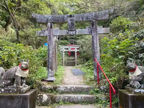 石穴稲荷神社の鳥居