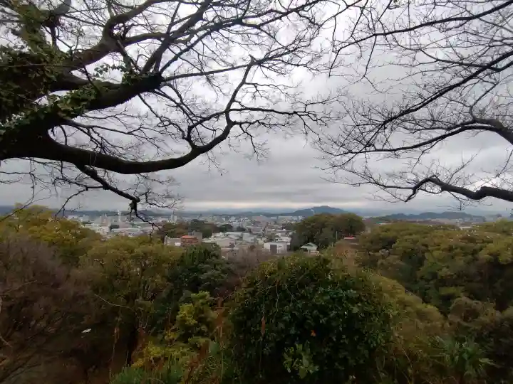 和歌山縣護國神社の{uncategorized: "未分類", other: "その他", undefined: "問題あり", building: "その他建物", grave: "お墓", sacred_gate: "鳥居", guardian: "狛犬", statue: "像", buddha: "仏像", history: "歴史", nature: "自然", garden: "庭園", animal: "動物", pagoda: "塔", temizu: "手水舎", mountain_gate: "山門・神門", sanctuary: "本殿・本堂", subordinate: "末社・摂社", art: "芸術", scenery: "景色", jizo: "地蔵", ema: "絵馬", goshuin: "御朱印", omikuji: "おみくじ", items: "授与品その他", amulet: "お守り", goshuincho: "御朱印帳", eats: "食事", festival: "お祭り", votive_dance: "神楽", shichigosan: "七五三参", wedding: "結婚式", experience: "体験その他", initially: "初詣", around: "周辺", anti_infection: "感染症対策"}