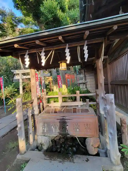 花園稲荷神社の手水舎