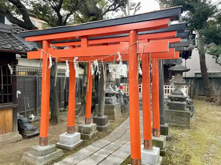 靍護稲荷神社の{uncategorized: "未分類", other: "その他", undefined: "問題あり", building: "その他建物", grave: "お墓", sacred_gate: "鳥居", guardian: "狛犬", statue: "像", buddha: "仏像", history: "歴史", nature: "自然", garden: "庭園", animal: "動物", pagoda: "塔", temizu: "手水舎", mountain_gate: "山門・神門", sanctuary: "本殿・本堂", subordinate: "末社・摂社", art: "芸術", scenery: "景色", jizo: "地蔵", ema: "絵馬", goshuin: "御朱印", omikuji: "おみくじ", items: "授与品その他", amulet: "お守り", goshuincho: "御朱印帳", eats: "食事", festival: "お祭り", votive_dance: "神楽", shichigosan: "七五三参", wedding: "結婚式", experience: "体験その他", initially: "初詣", around: "周辺", anti_infection: "感染症対策"}