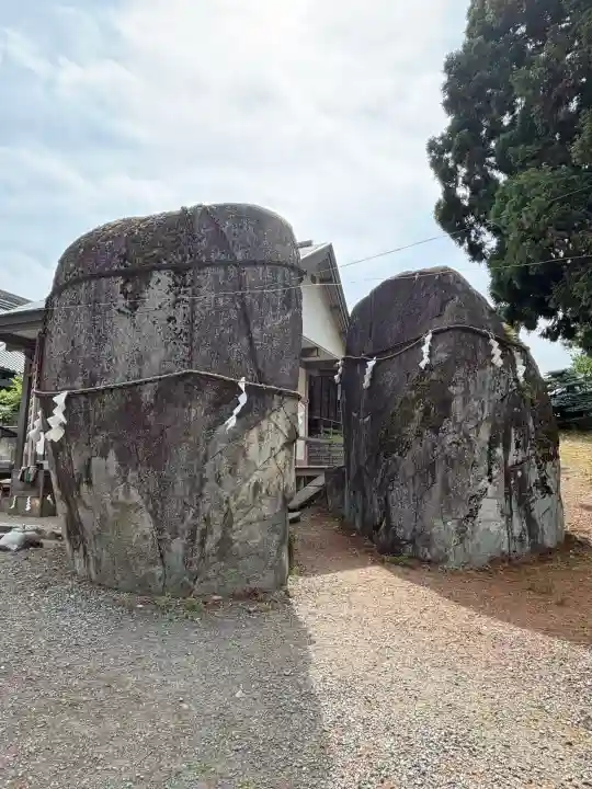 三ツ石神社(岩手県)