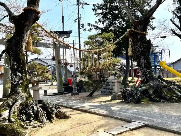 山部神社の建物その他