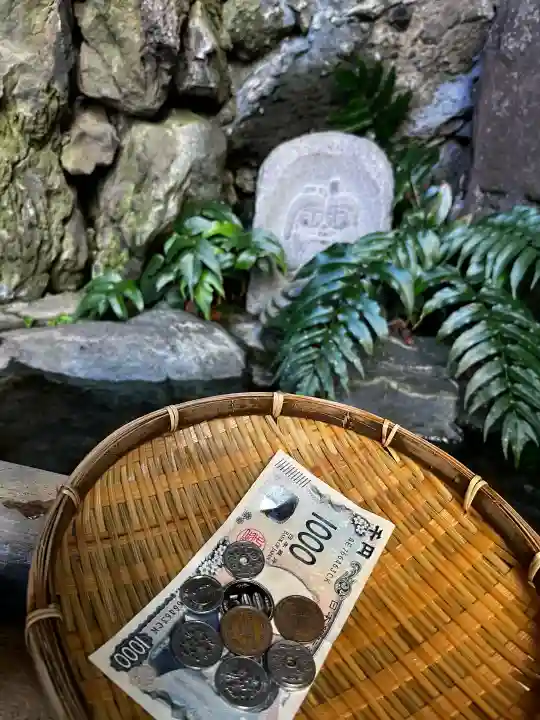羽衣町厳島神社(関内厳島神社・横浜弁天)の{uncategorized: "未分類", other: "その他", undefined: "問題あり", building: "その他建物", grave: "お墓", sacred_gate: "鳥居", guardian: "狛犬", statue: "像", buddha: "仏像", history: "歴史", nature: "自然", garden: "庭園", animal: "動物", pagoda: "塔", temizu: "手水舎", mountain_gate: "山門・神門", sanctuary: "本殿・本堂", subordinate: "末社・摂社", art: "芸術", scenery: "景色", jizo: "地蔵", ema: "絵馬", goshuin: "御朱印", omikuji: "おみくじ", items: "授与品その他", amulet: "お守り", goshuincho: "御朱印帳", eats: "食事", festival: "お祭り", votive_dance: "神楽", shichigosan: "七五三参", wedding: "結婚式", experience: "体験その他", initially: "初詣", around: "周辺", anti_infection: "感染症対策"}