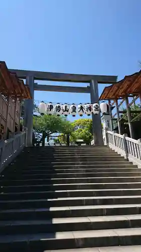 伊勢山皇大神宮の鳥居