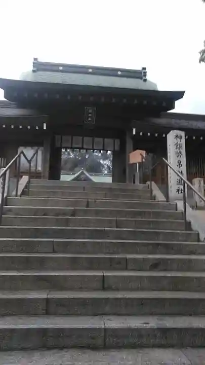岡田神社の山門・神門