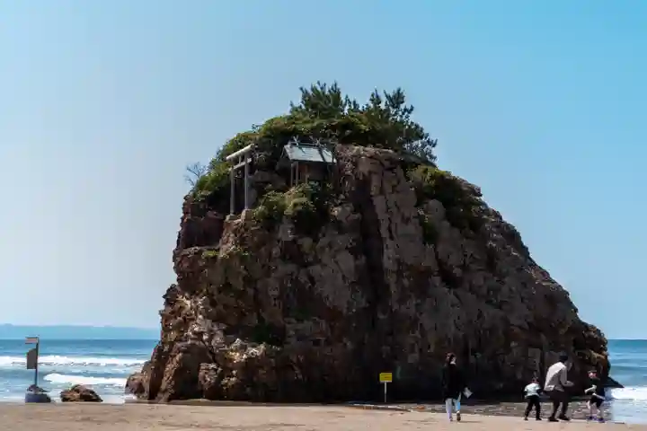 稲佐の浜 弁天島(島根県)