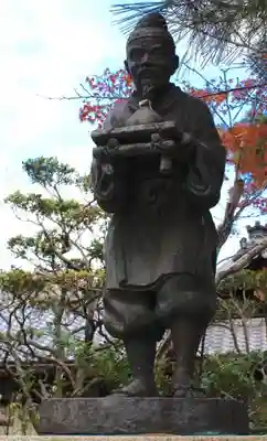 離宮八幡宮の像