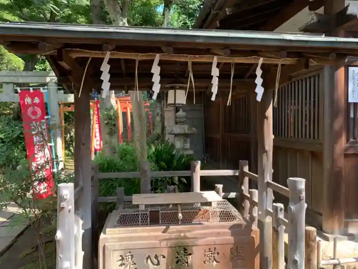 花園稲荷神社の手水舎