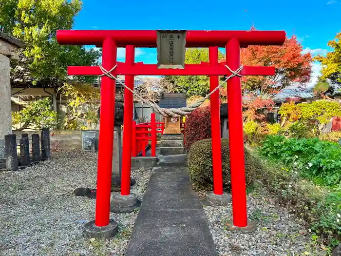 鳥居稲荷神社の鳥居