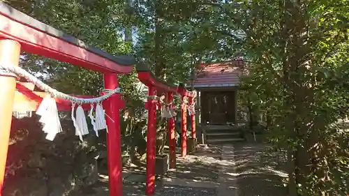 三軒地稲荷神社の鳥居