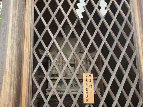 篠山春日神社の像