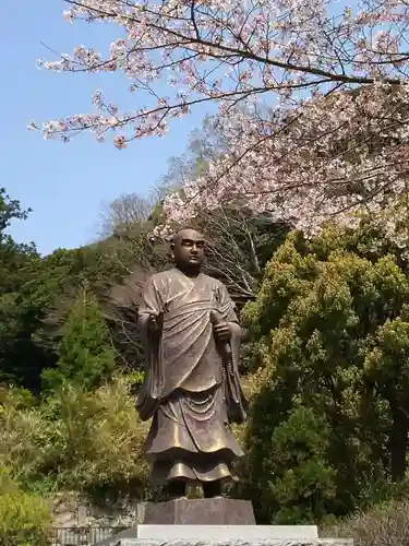 妙本寺の像