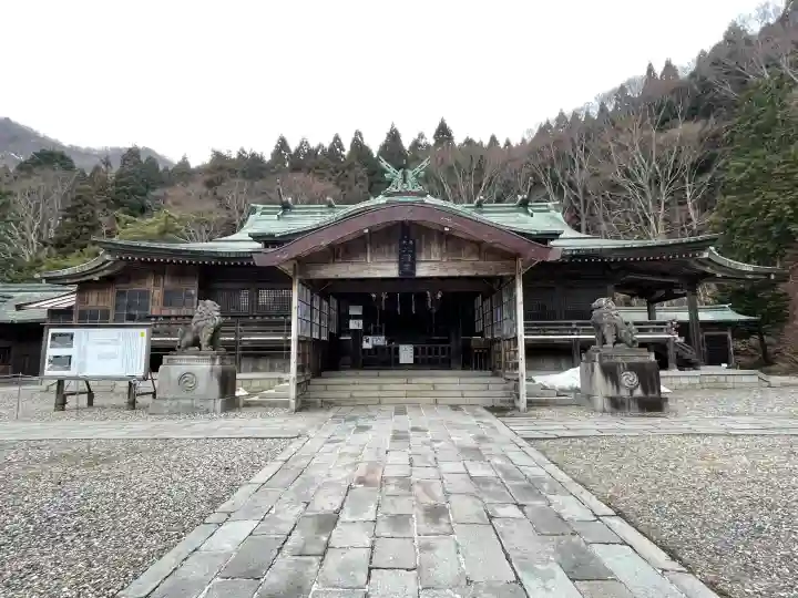 函館八幡宮の{uncategorized: "未分類", other: "その他", undefined: "問題あり", building: "その他建物", grave: "お墓", sacred_gate: "鳥居", guardian: "狛犬", statue: "像", buddha: "仏像", history: "歴史", nature: "自然", garden: "庭園", animal: "動物", pagoda: "塔", temizu: "手水舎", mountain_gate: "山門・神門", sanctuary: "本殿・本堂", subordinate: "末社・摂社", art: "芸術", scenery: "景色", jizo: "地蔵", ema: "絵馬", goshuin: "御朱印", omikuji: "おみくじ", items: "授与品その他", amulet: "お守り", goshuincho: "御朱印帳", eats: "食事", festival: "お祭り", votive_dance: "神楽", shichigosan: "七五三参", wedding: "結婚式", experience: "体験その他", initially: "初詣", around: "周辺", anti_infection: "感染症対策"}