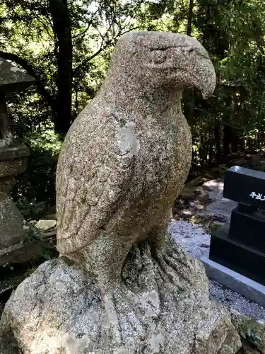 鷹鳥屋神社の狛犬