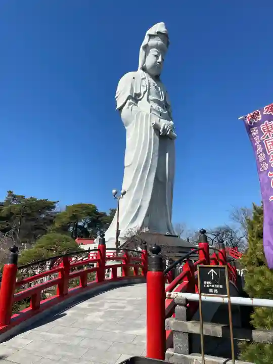 観音山慈眼院(高崎観音)の{uncategorized: "未分類", other: "その他", undefined: "問題あり", building: "その他建物", grave: "お墓", sacred_gate: "鳥居", guardian: "狛犬", statue: "像", buddha: "仏像", history: "歴史", nature: "自然", garden: "庭園", animal: "動物", pagoda: "塔", temizu: "手水舎", mountain_gate: "山門・神門", sanctuary: "本殿・本堂", subordinate: "末社・摂社", art: "芸術", scenery: "景色", jizo: "地蔵", ema: "絵馬", goshuin: "御朱印", omikuji: "おみくじ", items: "授与品その他", amulet: "お守り", goshuincho: "御朱印帳", eats: "食事", festival: "お祭り", votive_dance: "神楽", shichigosan: "七五三参", wedding: "結婚式", experience: "体験その他", initially: "初詣", around: "周辺", anti_infection: "感染症対策"}