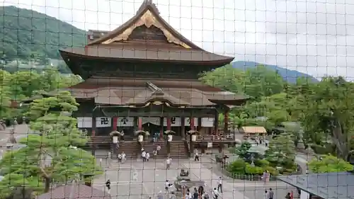 善光寺の本殿・本堂