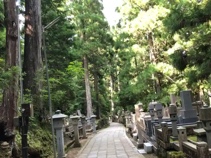 高野山金剛峯寺奥の院(和歌山県)