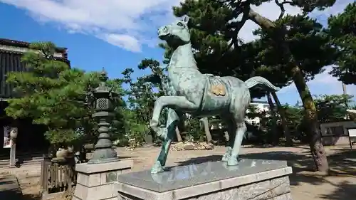  放生津八幡宮の像