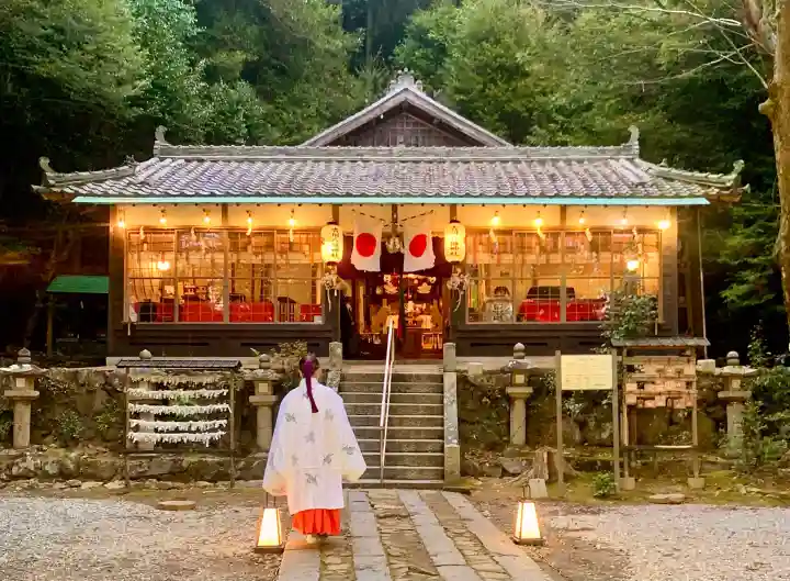 吉川八幡神社の{uncategorized: "未分類", other: "その他", undefined: "問題あり", building: "その他建物", grave: "お墓", sacred_gate: "鳥居", guardian: "狛犬", statue: "像", buddha: "仏像", history: "歴史", nature: "自然", garden: "庭園", animal: "動物", pagoda: "塔", temizu: "手水舎", mountain_gate: "山門・神門", sanctuary: "本殿・本堂", subordinate: "末社・摂社", art: "芸術", scenery: "景色", jizo: "地蔵", ema: "絵馬", goshuin: "御朱印", omikuji: "おみくじ", items: "授与品その他", amulet: "お守り", goshuincho: "御朱印帳", eats: "食事", festival: "お祭り", votive_dance: "神楽", shichigosan: "七五三参", wedding: "結婚式", experience: "体験その他", initially: "初詣", around: "周辺", anti_infection: "感染症対策"}