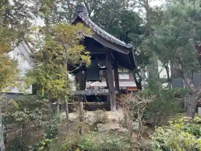 安養寺の{uncategorized: "未分類", other: "その他", undefined: "問題あり", building: "その他建物", grave: "お墓", sacred_gate: "鳥居", guardian: "狛犬", statue: "像", buddha: "仏像", history: "歴史", nature: "自然", garden: "庭園", animal: "動物", pagoda: "塔", temizu: "手水舎", mountain_gate: "山門・神門", sanctuary: "本殿・本堂", subordinate: "末社・摂社", art: "芸術", scenery: "景色", jizo: "地蔵", ema: "絵馬", goshuin: "御朱印", omikuji: "おみくじ", items: "授与品その他", amulet: "お守り", goshuincho: "御朱印帳", eats: "食事", festival: "お祭り", votive_dance: "神楽", shichigosan: "七五三参", wedding: "結婚式", experience: "体験その他", initially: "初詣", around: "周辺", anti_infection: "感染症対策"}