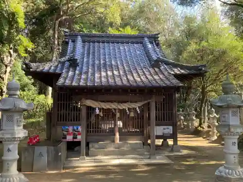 天山神社の本殿