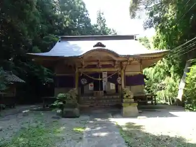 新山神社の本殿・本堂