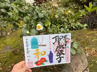 12月「椿と除夜の鐘」