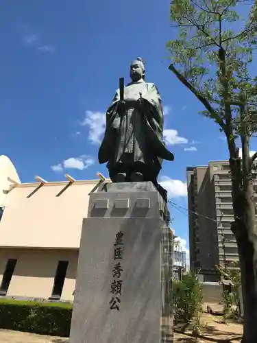 玉造稲荷神社の像