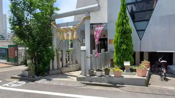 八津御嶽神社の鳥居