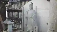 若一神社の像