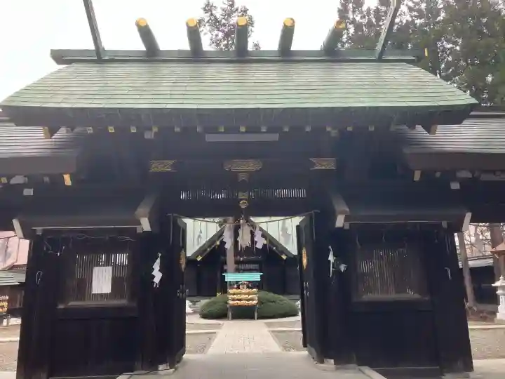 琴似神社の{uncategorized: "未分類", other: "その他", undefined: "問題あり", building: "その他建物", grave: "お墓", sacred_gate: "鳥居", guardian: "狛犬", statue: "像", buddha: "仏像", history: "歴史", nature: "自然", garden: "庭園", animal: "動物", pagoda: "塔", temizu: "手水舎", mountain_gate: "山門・神門", sanctuary: "本殿・本堂", subordinate: "末社・摂社", art: "芸術", scenery: "景色", jizo: "地蔵", ema: "絵馬", goshuin: "御朱印", omikuji: "おみくじ", items: "授与品その他", amulet: "お守り", goshuincho: "御朱印帳", eats: "食事", festival: "お祭り", votive_dance: "神楽", shichigosan: "七五三参", wedding: "結婚式", experience: "体験その他", initially: "初詣", around: "周辺", anti_infection: "感染症対策"}