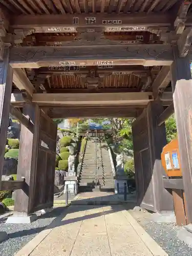 嶽林寺の山門