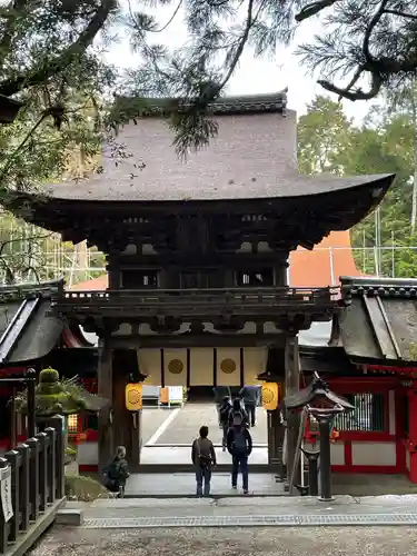 石上神宮の山門