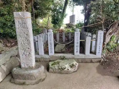 大穴持像石神社の{uncategorized: "未分類", other: "その他", undefined: "問題あり", building: "その他建物", grave: "お墓", sacred_gate: "鳥居", guardian: "狛犬", statue: "像", buddha: "仏像", history: "歴史", nature: "自然", garden: "庭園", animal: "動物", pagoda: "塔", temizu: "手水舎", mountain_gate: "山門・神門", sanctuary: "本殿・本堂", subordinate: "末社・摂社", art: "芸術", scenery: "景色", jizo: "地蔵", ema: "絵馬", goshuin: "御朱印", omikuji: "おみくじ", items: "授与品その他", amulet: "お守り", goshuincho: "御朱印帳", eats: "食事", festival: "お祭り", votive_dance: "神楽", shichigosan: "七五三参", wedding: "結婚式", experience: "体験その他", initially: "初詣", around: "周辺", anti_infection: "感染症対策"}