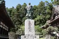 富士山法華本門寺根源の像