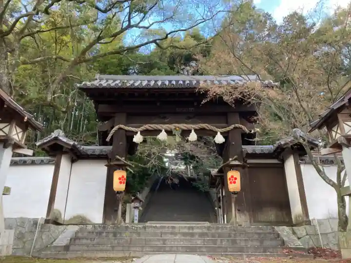 東雲神社の山門・神門