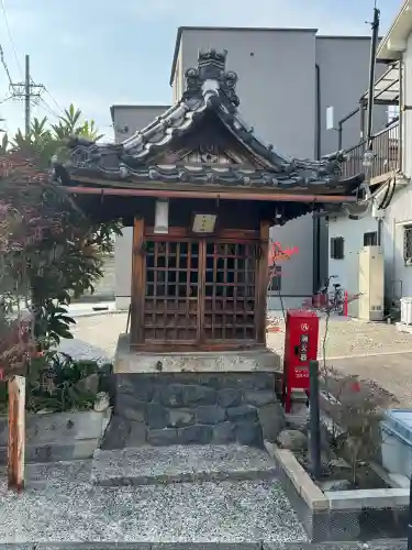 四辻　弘法大師の{uncategorized: "未分類", other: "その他", undefined: "問題あり", building: "その他建物", grave: "お墓", sacred_gate: "鳥居", guardian: "狛犬", statue: "像", buddha: "仏像", history: "歴史", nature: "自然", garden: "庭園", animal: "動物", pagoda: "塔", temizu: "手水舎", mountain_gate: "山門・神門", sanctuary: "本殿・本堂", subordinate: "末社・摂社", art: "芸術", scenery: "景色", jizo: "地蔵", ema: "絵馬", goshuin: "御朱印", omikuji: "おみくじ", items: "授与品その他", amulet: "お守り", goshuincho: "御朱印帳", eats: "食事", festival: "お祭り", votive_dance: "神楽", shichigosan: "七五三参", wedding: "結婚式", experience: "体験その他", initially: "初詣", around: "周辺", anti_infection: "感染症対策"}
