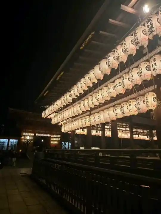 八坂神社(祇園さん)の{uncategorized: "未分類", other: "その他", undefined: "問題あり", building: "その他建物", grave: "お墓", sacred_gate: "鳥居", guardian: "狛犬", statue: "像", buddha: "仏像", history: "歴史", nature: "自然", garden: "庭園", animal: "動物", pagoda: "塔", temizu: "手水舎", mountain_gate: "山門・神門", sanctuary: "本殿・本堂", subordinate: "末社・摂社", art: "芸術", scenery: "景色", jizo: "地蔵", ema: "絵馬", goshuin: "御朱印", omikuji: "おみくじ", items: "授与品その他", amulet: "お守り", goshuincho: "御朱印帳", eats: "食事", festival: "お祭り", votive_dance: "神楽", shichigosan: "七五三参", wedding: "結婚式", experience: "体験その他", initially: "初詣", around: "周辺", anti_infection: "感染症対策"}