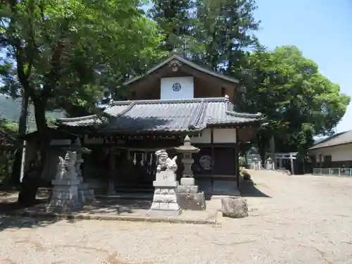 真木諏訪神社の本殿